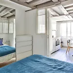 Studio Near Notre-dame De Cathedral 아파트 파리